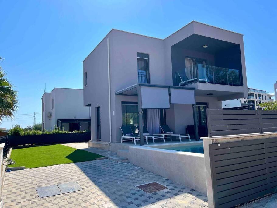 “punkt” Villa *